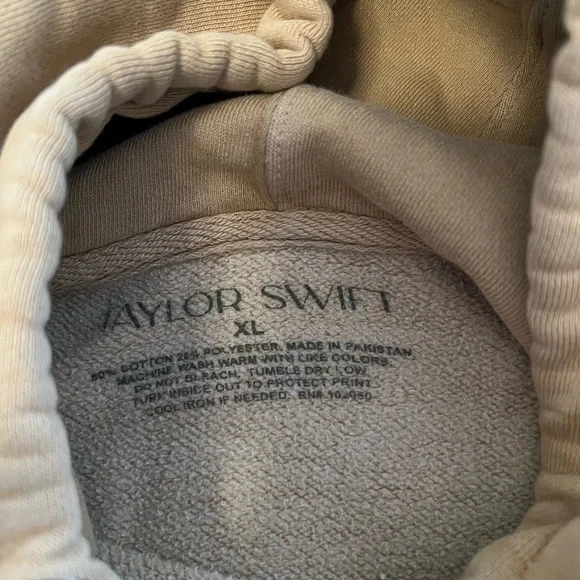 Fearless (Taylor’s Version) hoodie - Picture 4 of 6